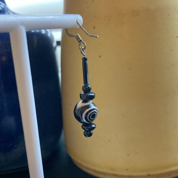 Vintage Handmade Black with White Spiral Earrings - Picture 3 of 10